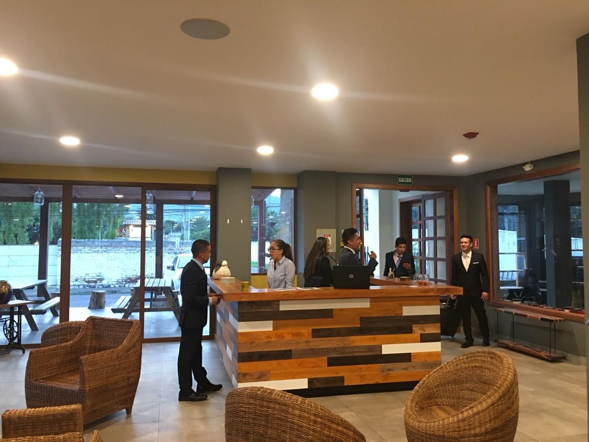 קיטו Ilalo Garden Hotel & Restaurant מראה חיצוני תמונה